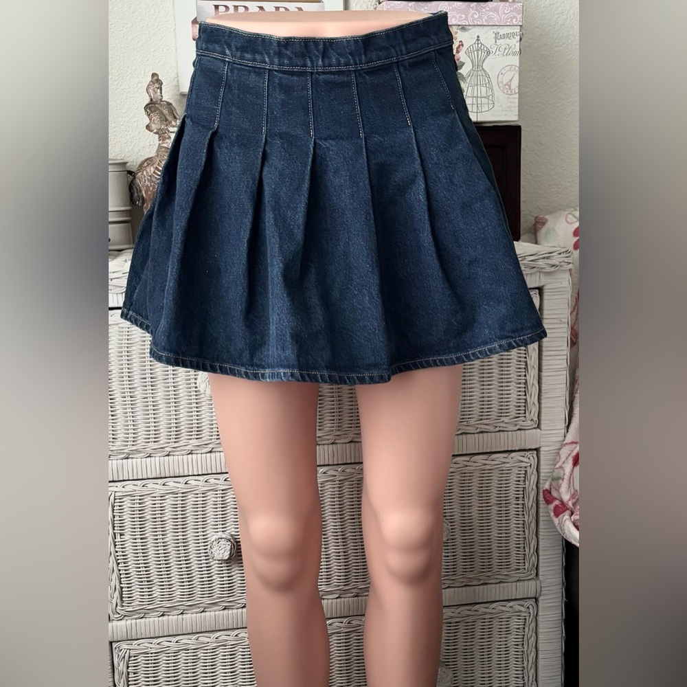 Aritzia Sunday Best All Cotton Denim Mini Skirt High Waisted Pleated Blue Size 2